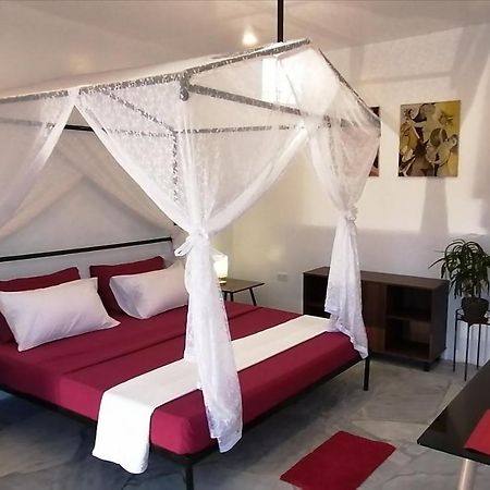 Lonos Circle Private Garden Bed & Breakfast Romblon Eksteriør bilde