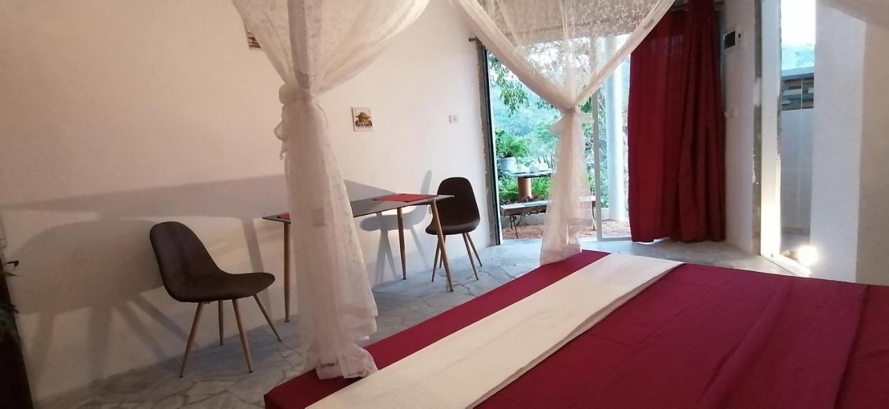 Lonos Circle Private Garden Bed & Breakfast Romblon Eksteriør bilde