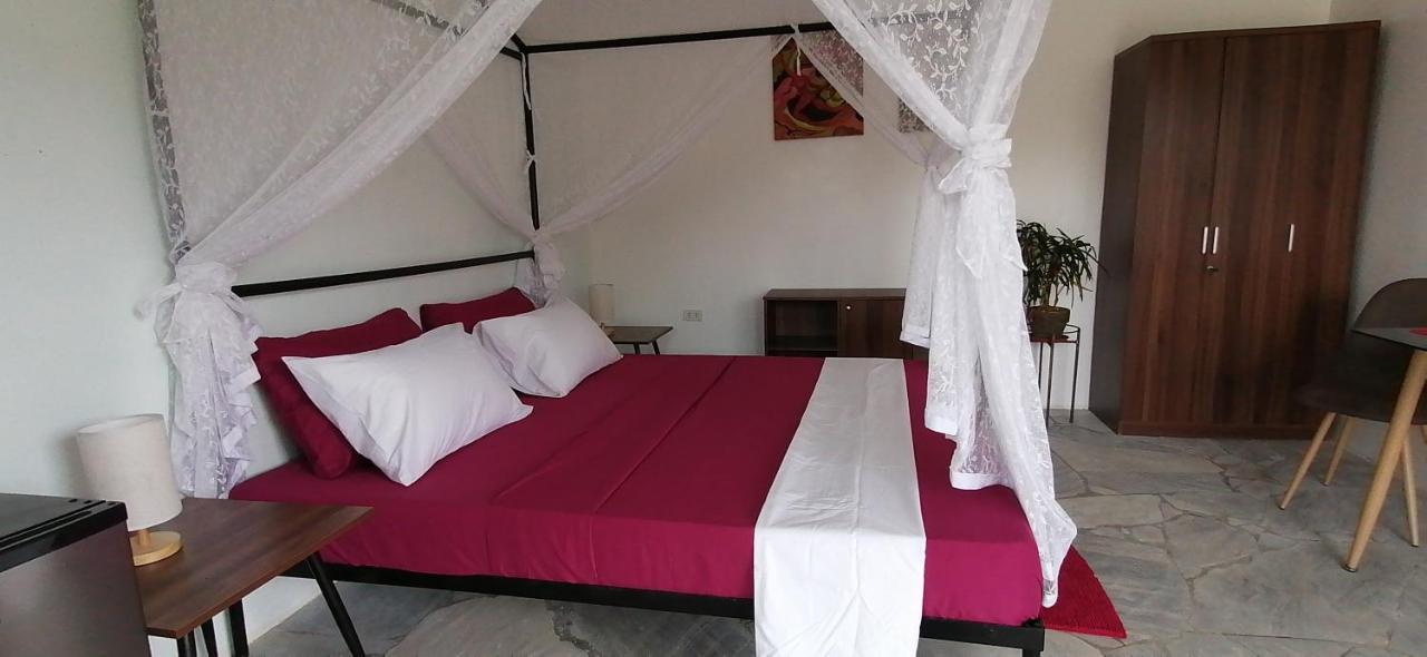 Lonos Circle Private Garden Bed & Breakfast Romblon Eksteriør bilde
